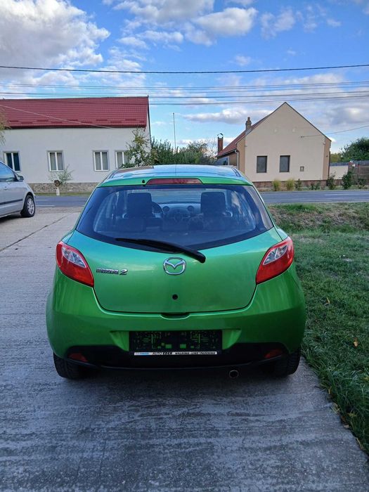 Mazda 2  1.3 benzina 80 c.p. 2011
