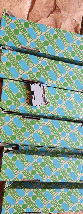 Bloc de conexsiuni, si releu inter față