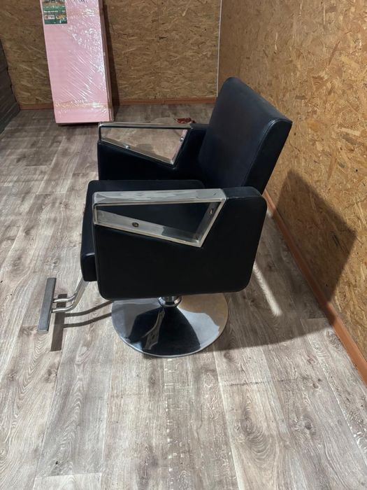 Продам кресло для салона красоты