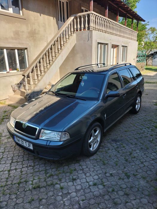 Vând Skoda Octavia 1,6 benzină, an 2004 , comby .