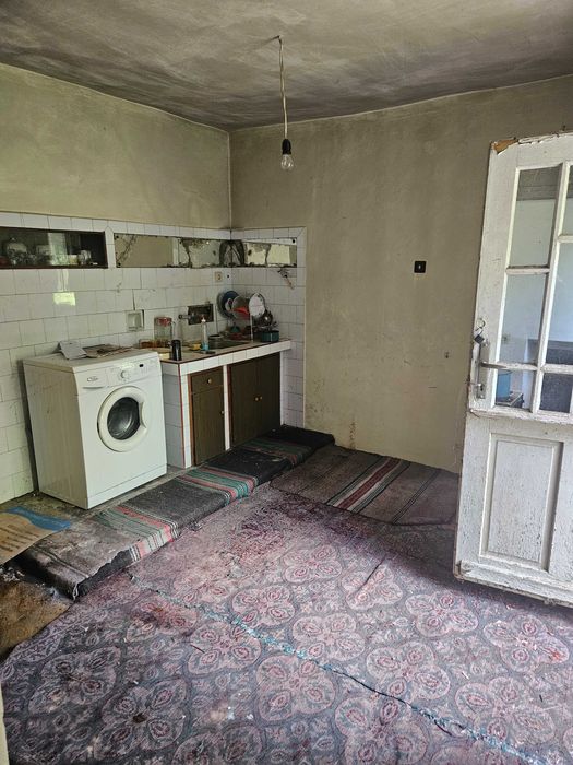 Масивна здрава къща в село Тотлебен