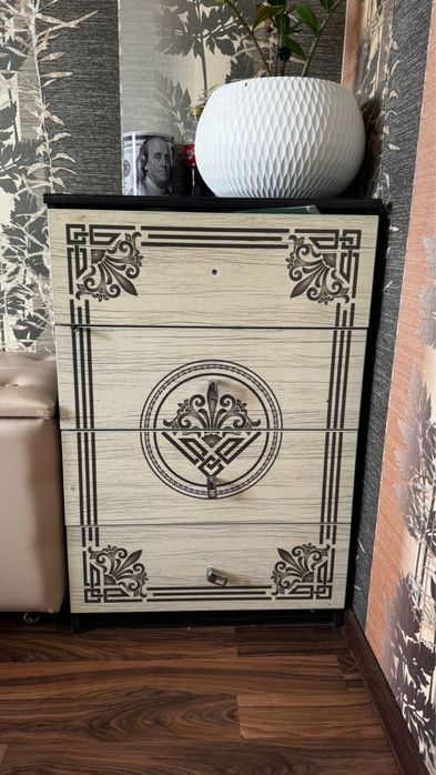 Продается шкаф и тумбочка и кровать