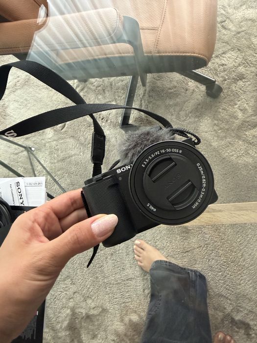 Sony ZV E10 cu obiectiv 16 50 mm stare impecabila