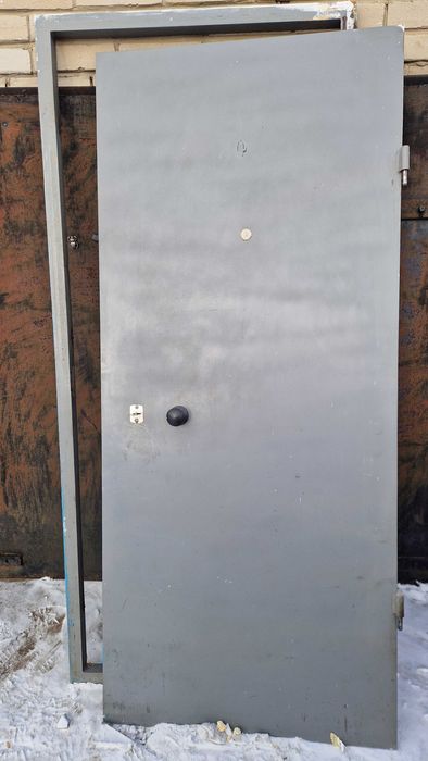 Продам входную дверь