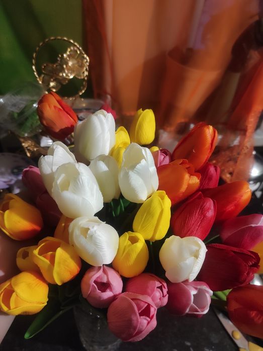 Продам искусственные тюльпаны