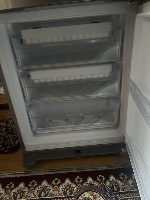 Холодильник Hotpoint Ariston