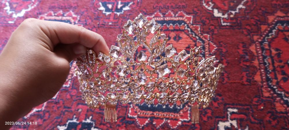 Вечерное платье с кароной