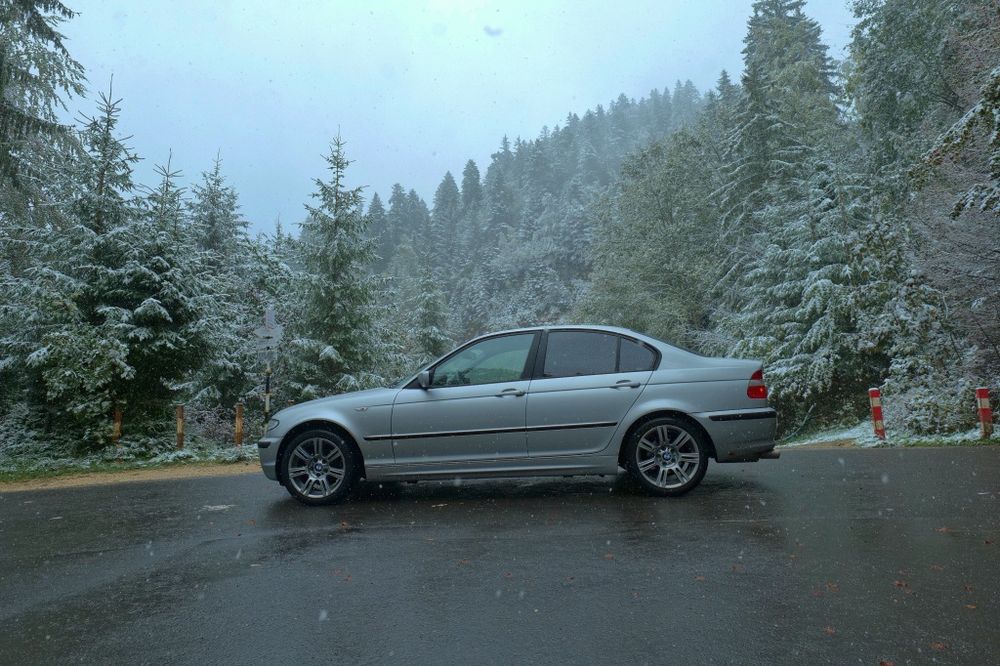 BMW e46 318i 143 cp cu sistem audio harman kardon+lumini ambientale