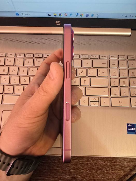 iPhone 16 Roz, 128GB, baterie 98%, stare excelentă
