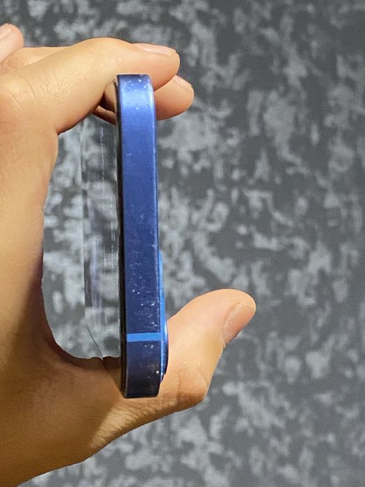 Продам Iphone 13