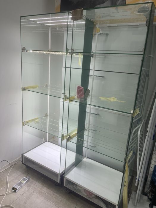 Търговско оборудване Стъклени витрини със засветяване 170/56/42