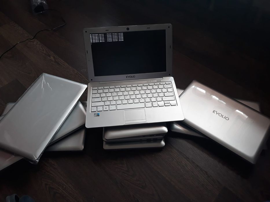 Vand/schimb stoc 10 laptop-uri noi, fără hard, ultrasubtiri, 985 grame