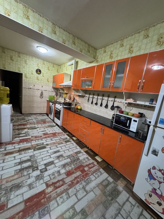 Srochno, 3 xonali kvartira sotiladi. M.Tarobiy kuchasi 109-uy, 4-xona