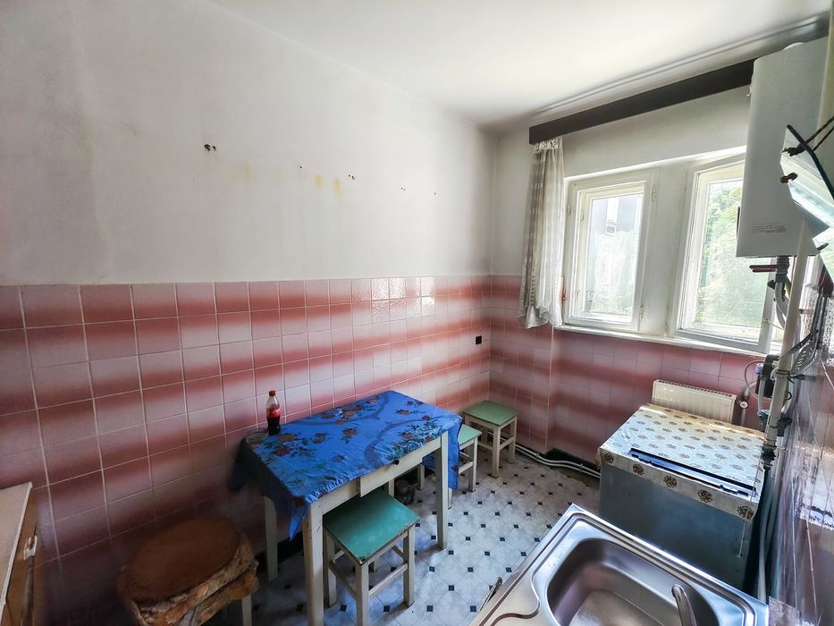 Vând apartament două camere în Reșița