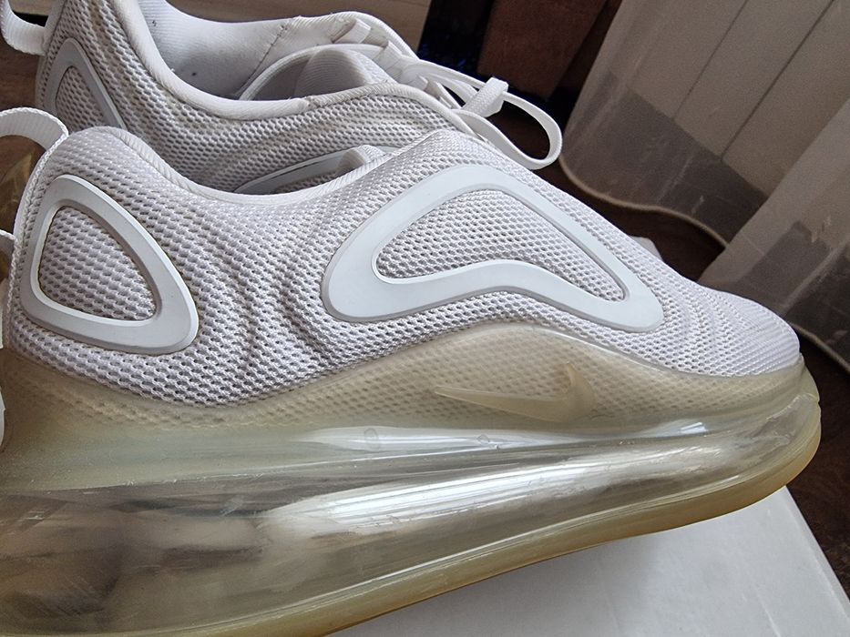 Дамски бели маратонки  Nike Air Max 720