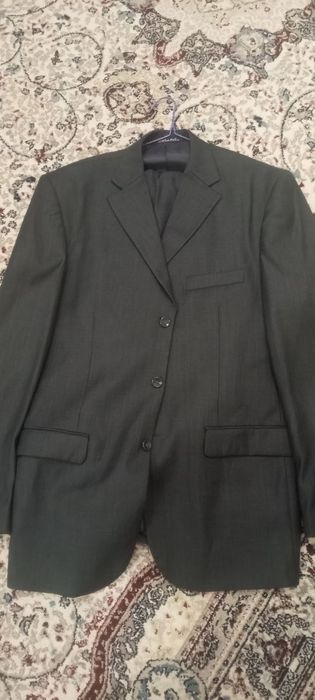 Kastyum shim bor yengidey 56-58 razmer