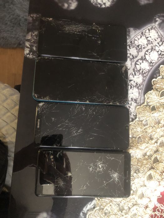 Telefoane  cu displayul spart 100 lei bucata