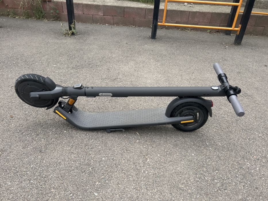 Электросамокат Ninebot KickScooter E25 черный