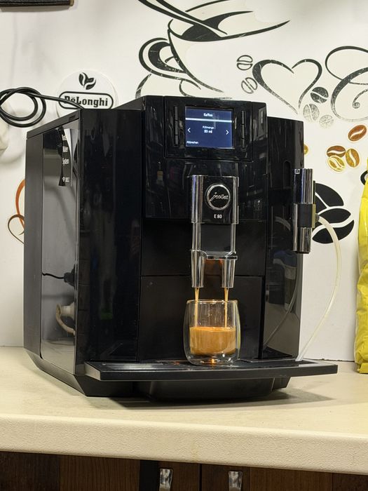 Кафемашина кафе автомат JURA E8 с гаранция