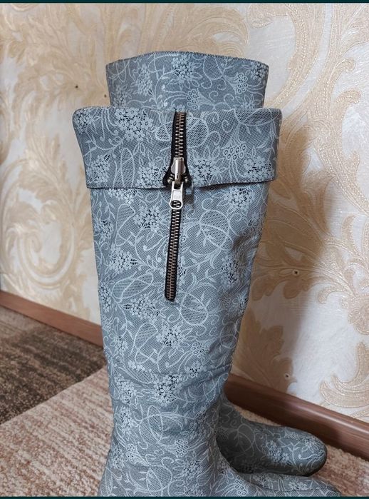 Кожаные демисезонные сапоги. 39 размер.