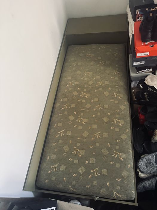 Единично легло с матрак / ракла / две легла с матраци