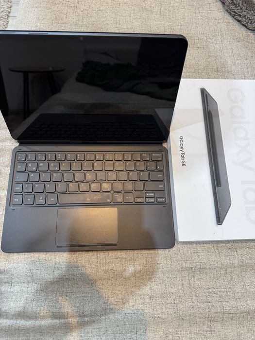 Samsung Galaxy Tab s8 128GB с клавиятура и пен като нов