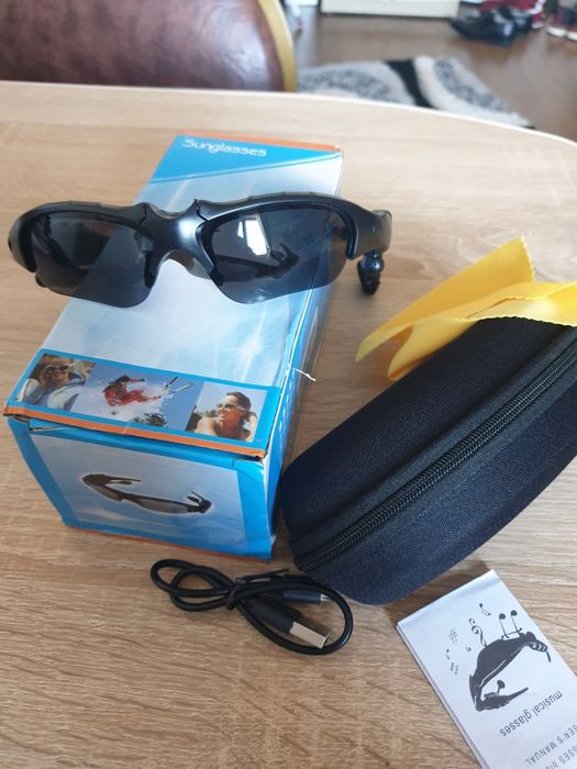 Ochelari de soare cu bluethoot. Casti si microfon