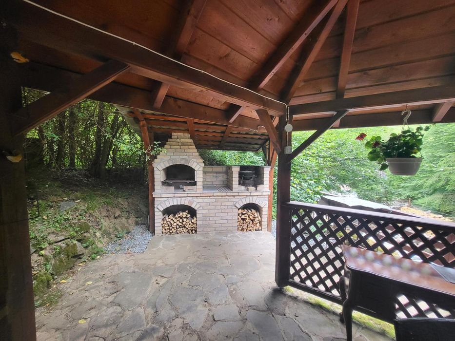 Închiriez cabana în comuna Baisoara, sat Frasinet