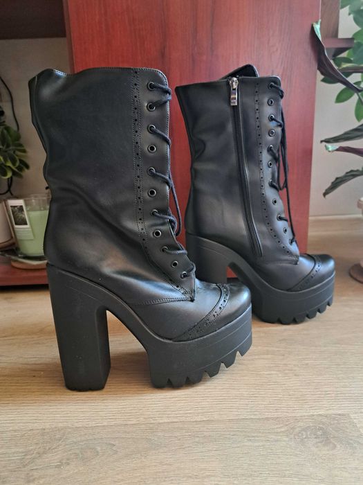 Дамски високи боти