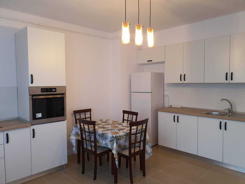 Închiriem apartament 2 camere, decomandat, 80 mp, zona Frații Golești