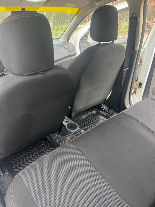 Vând firma taxi cu mașina Dacia logan ,motor 1.0 l , gaz omologat 2020