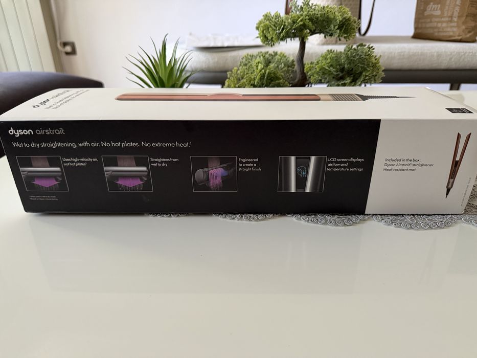 Оригинален Dyson Airstrait като нов !!