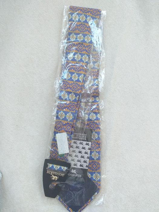 Вратовръзка нова