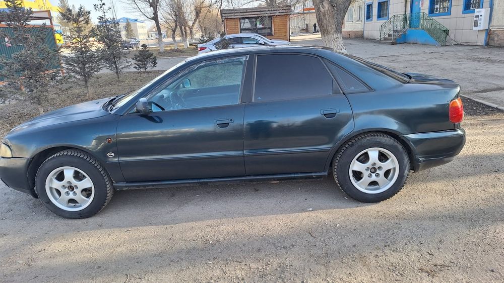 Продам машину ауди а4 б5 95 1,8