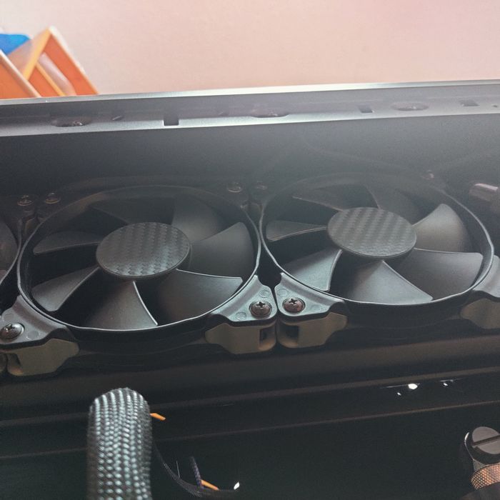 Desktop liquid cooling, Ryzen 7 3700x, rx5700xt, 32ram, 1 Tb Cluj