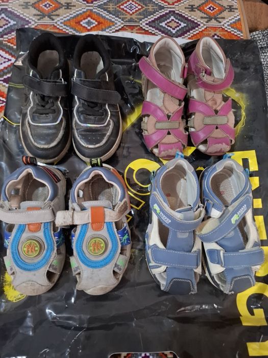 Продам детскую обувь