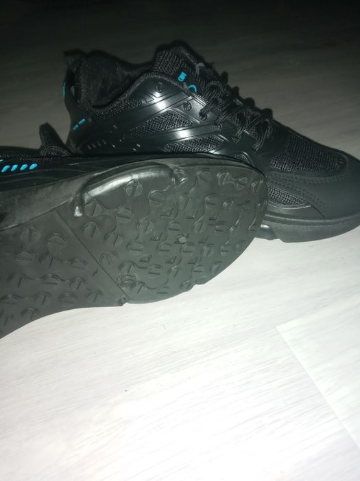 Продам кроссовки..