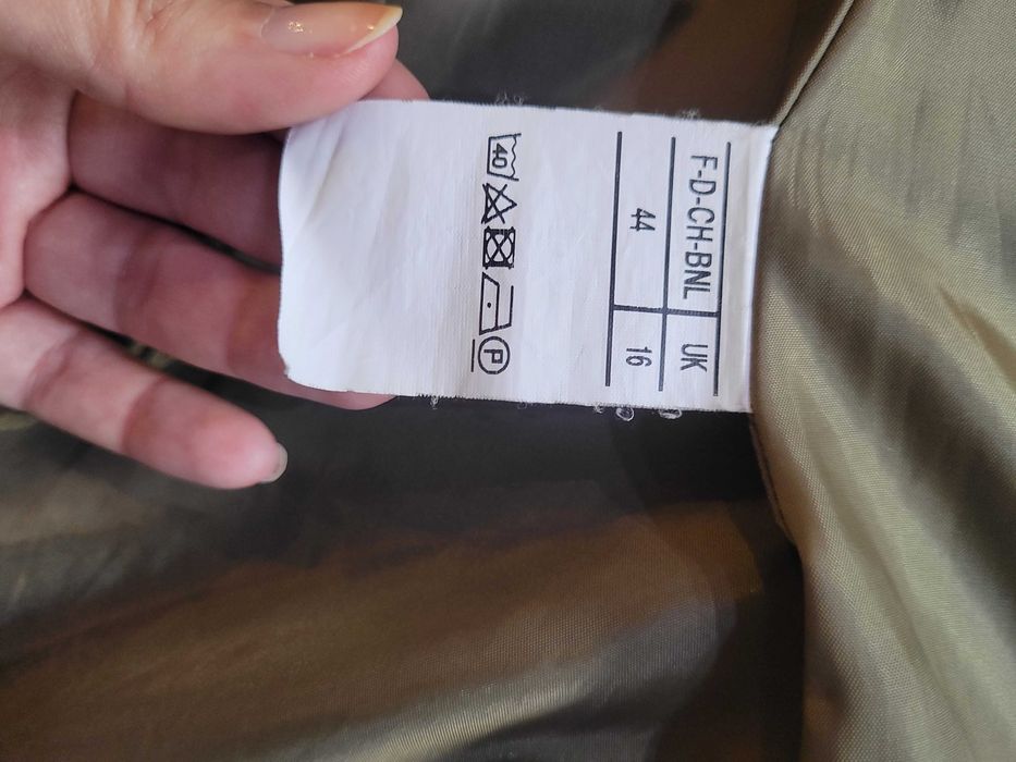 Луксозно дамско палто – елегантна вълна  Като ново 44 размр