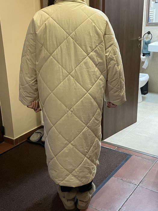 Geaca lunga de iarna, H&M.