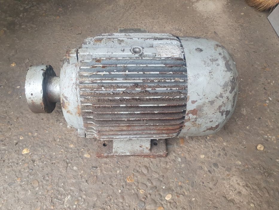 De vanzare 3 motoare trifazate