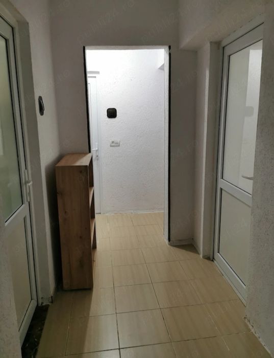 Apartament cu 3 camere de închiriat