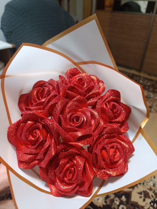 Розы из атласных лент