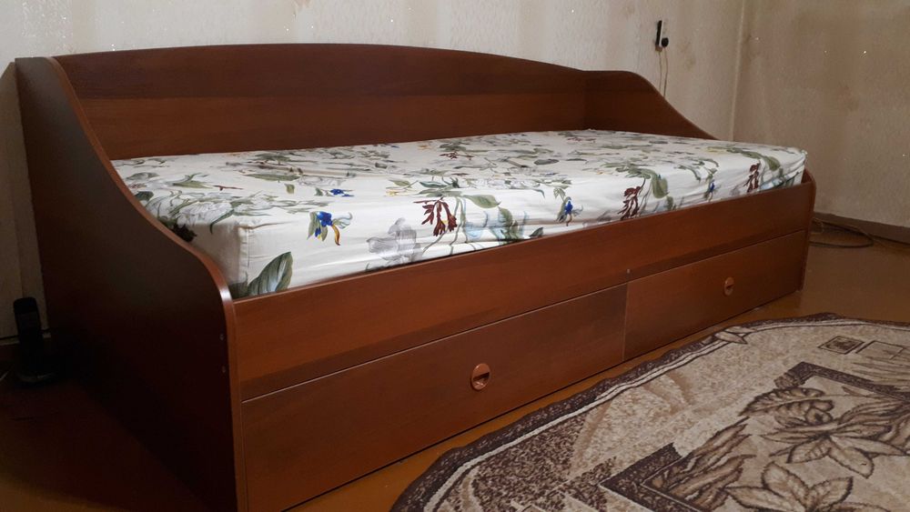 Кровать с ящиками для хранения