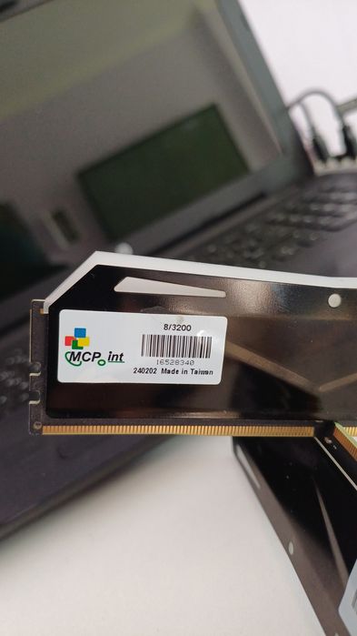 Супер память MCPoint 8GB / 3200 RGB