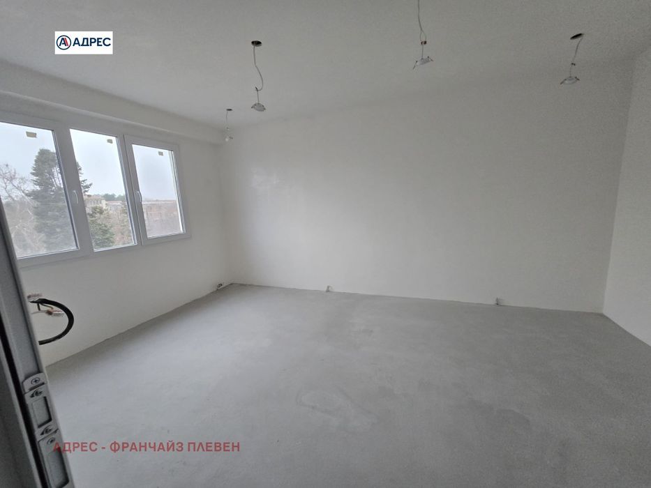 Продава се Двустаен апартамент в Плевен, Сторгозия - 60 кв.м за 842 €/кв.м - Снимка #2