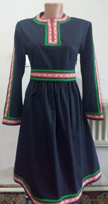 Дамска рокля с шевици