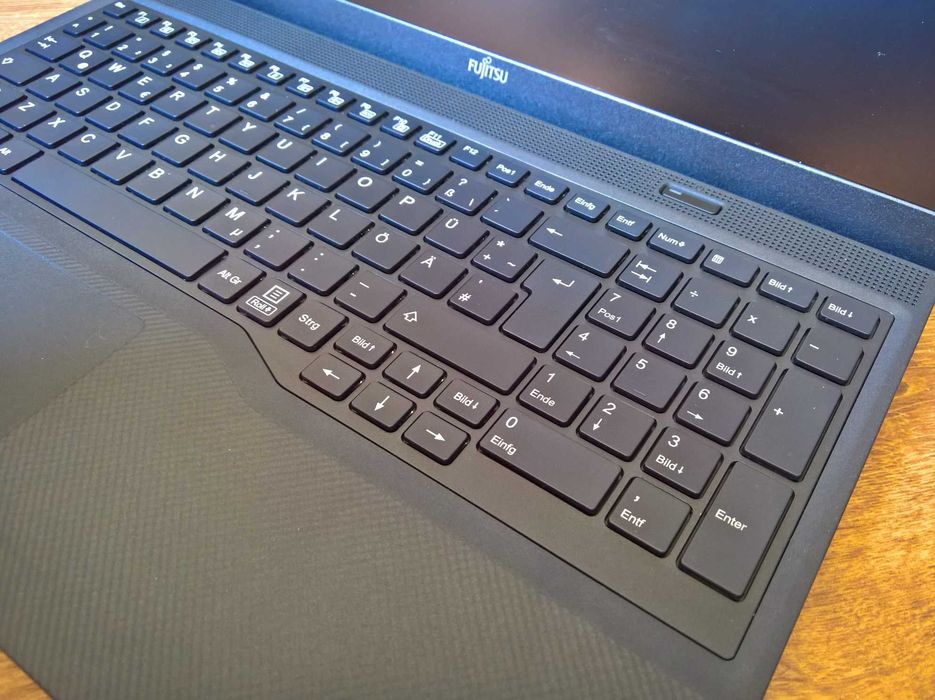 15.6" Fujitsu LifeBook A3510, i5-1035G1, 8GB DDR4, 256GB NVMe, лицензиран Windows