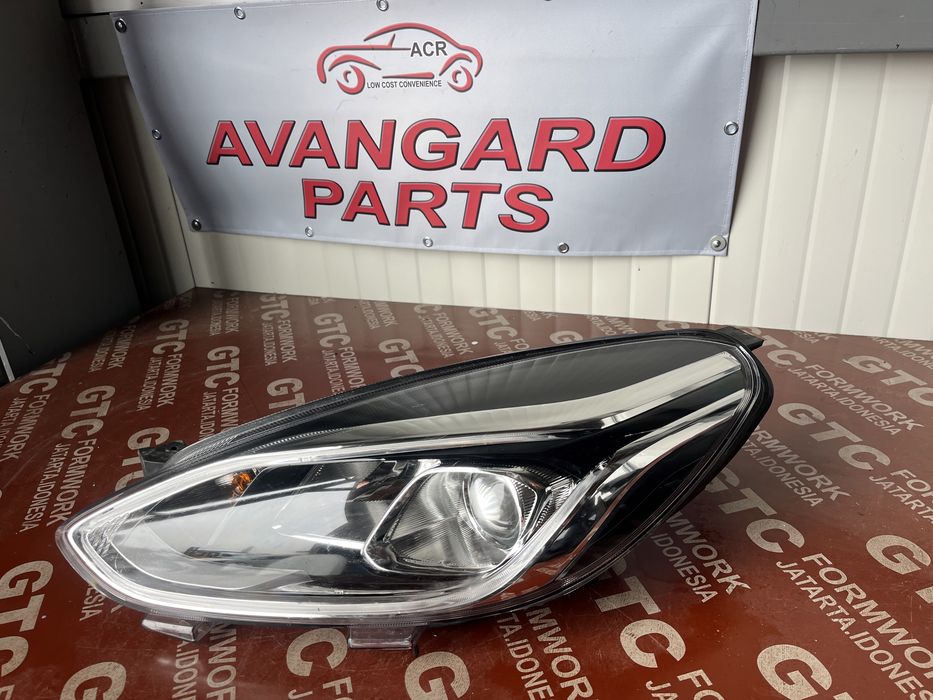 2 броя Фар Ford Fiesta 2020г