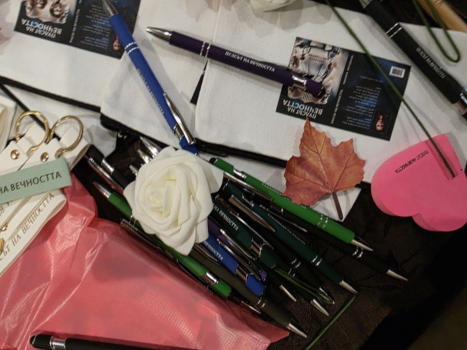 Пулсът на вечността- роман, Шепа размисъл-стихосбирка+ бокс чантичка с