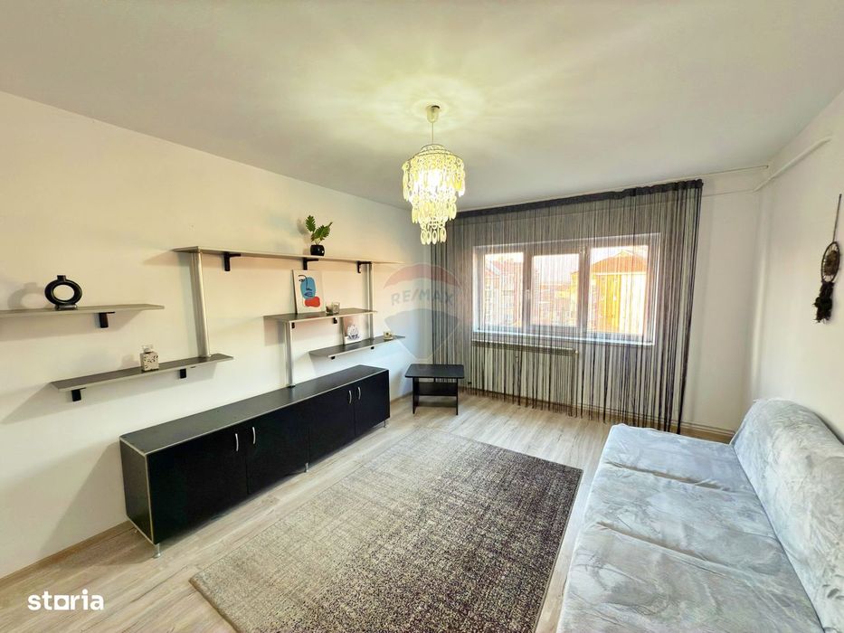Apartament cu 3 camere de închiriat în Alfa